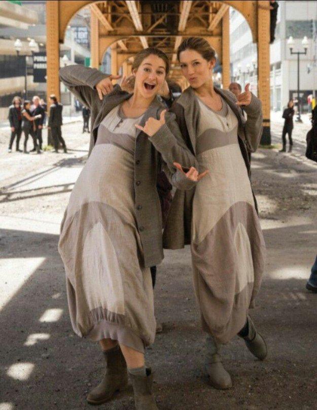 Le 30 Star di Hollywood con le loro controfigure! Sono quasi UGUALI! articolo