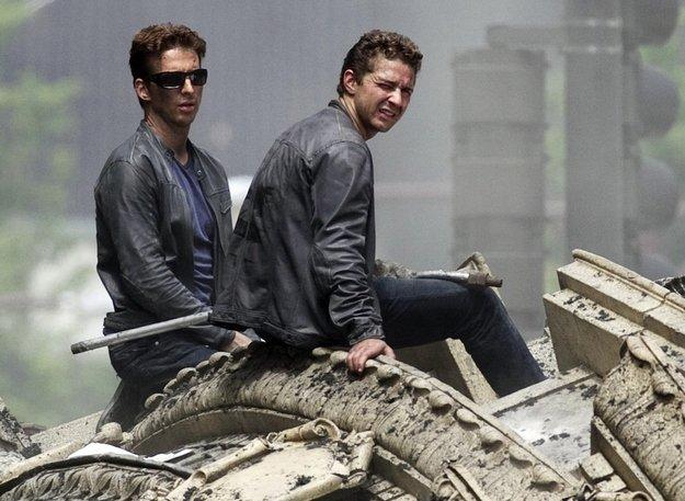 Le 30 Star di Hollywood con le loro controfigure! Sono quasi UGUALI! articolo