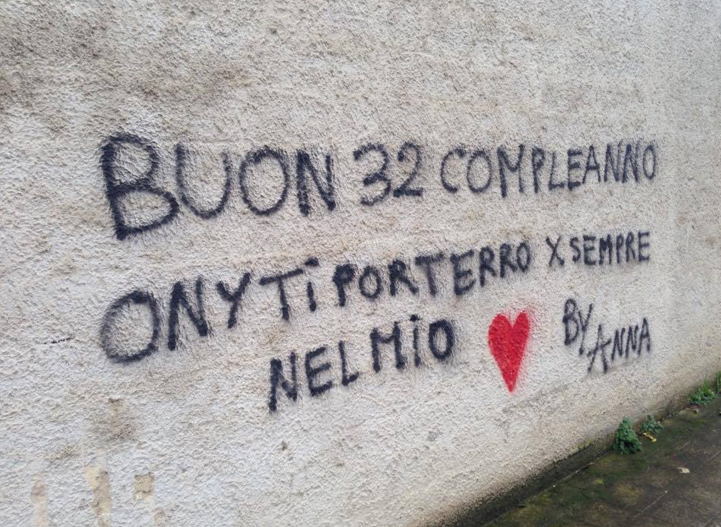 Le 20 dediche d'amore (sui MURI) più SGRAMMATICATE di sempre! articolo