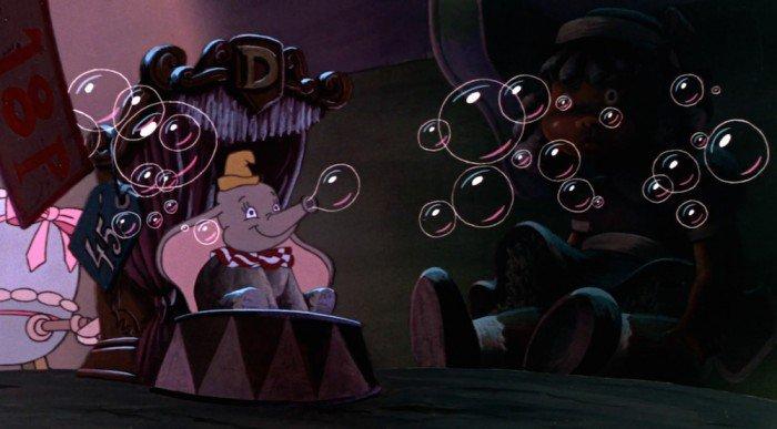 20 "intrusi" famosi che si nascono all'interno dei cartoni animati della Disney articolo