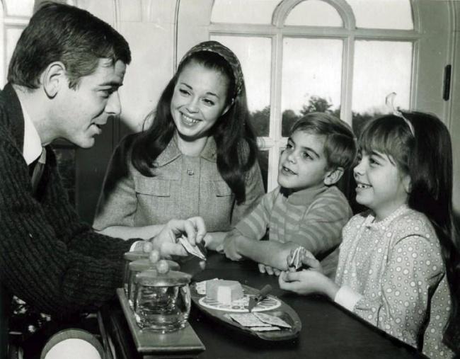 20 sorprendenti foto di personaggi famosi durante la loro giovinezza! articolo
