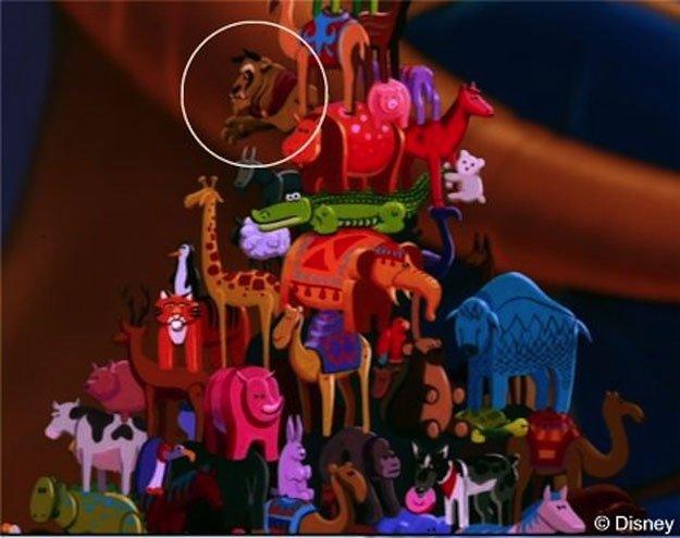 20 "intrusi" famosi che si nascono all'interno dei cartoni animati della Disney articolo