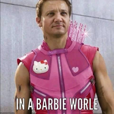 Supereroi trasformati in fan di Hello Kitty mentre cantano Barbie Girl degli Aqua articolo