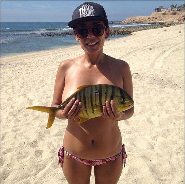 La moda estiva si chiama FISHBRAS: il topless con il pesce! articolo