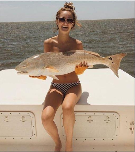 La moda estiva si chiama FISHBRAS: il topless con il pesce! articolo