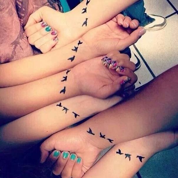 I 20 tatuaggi più belli da fare con le tue migliore amiche! articolo