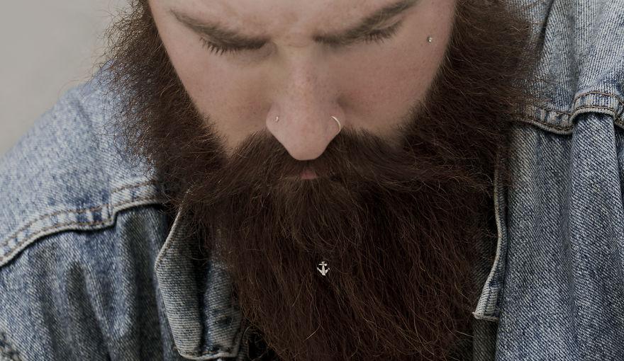 I gioielli che devi avere per abbellire la tua barba! articolo