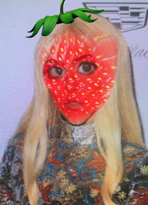 Sai riconoscere questi personaggi famosi con il filtro fragola di Snapchat? articolo
