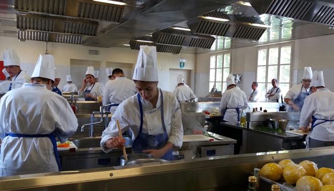 Sei un vero appassionato di cucina? Sogni di diventare un vero professionista di sala? Questa è l’esperienza che fa per te