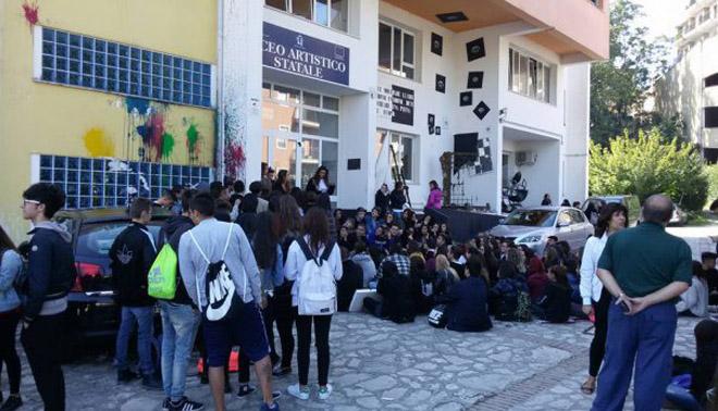 Scuola, iniziano le proteste: a Benevento studenti contro la Preside