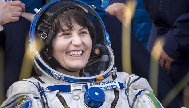 foto di Samantha Cristoforetti nelle tracce prima prova maturità 2016