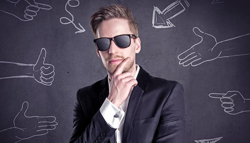 foto di persone da cui stare lontano sui social