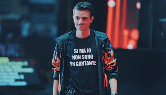 foto di Fabio Rovazzi autore della hit Andiamo a comandare