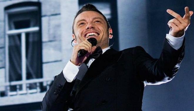 foto di copertina che scuola ha fatto Tiziano Ferro