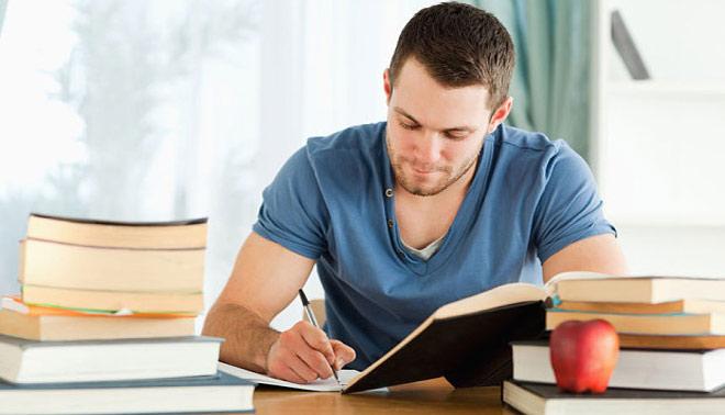 foto di intervista al miglior studente che ha fatto il test di Medicina de La Cattolica