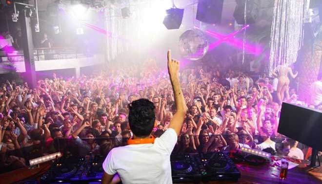  foto di dj in discoteca