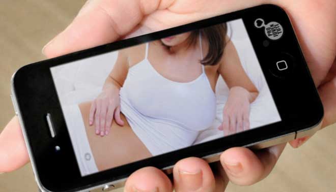 Facebook rischia grosso: a processo per 'revenge porn' articolo