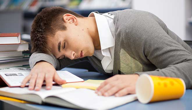 Sei annoiato a scuola? Il prof ti sgama con la tecnologia articolo
