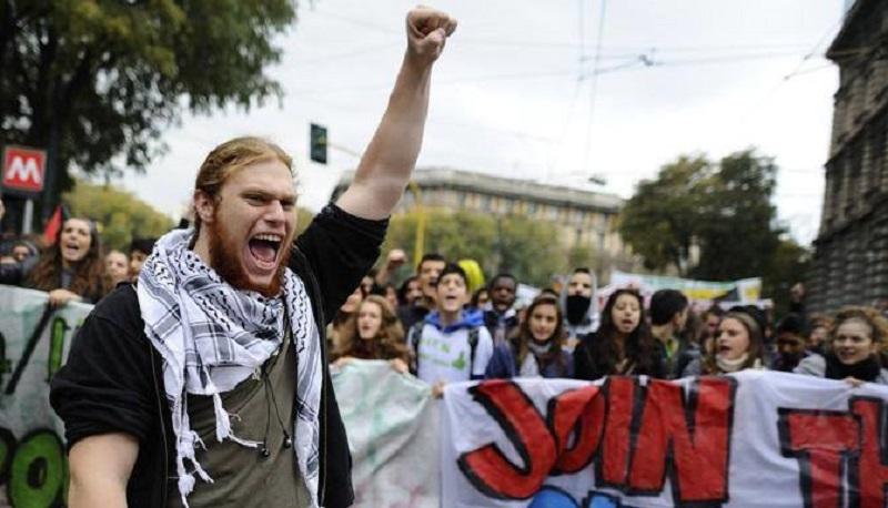 studenti protestano
