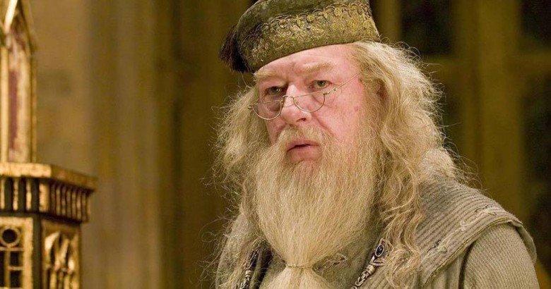 Prossemica: 5 gesti e posture da evitare quando si è davanti al prof articolo
