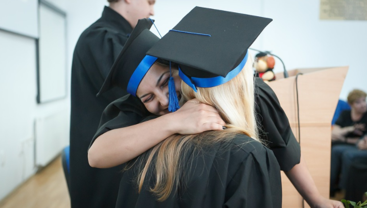 Riscattare la laurea in modo gratutito: il progetto per garantire la pensione ai giovani articolo