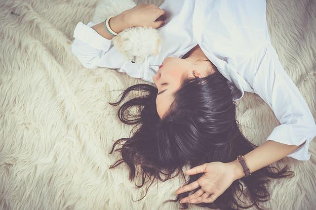 8 caratteristiche che ci rendono poco attraenti agli occhi degli altri articolo