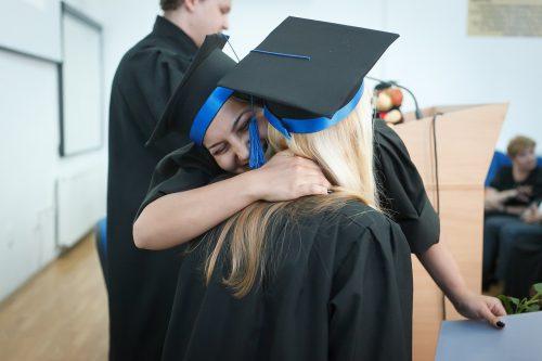 Scrivere una tesi di laurea triennale: tutti gli step e i consigli utili articolo