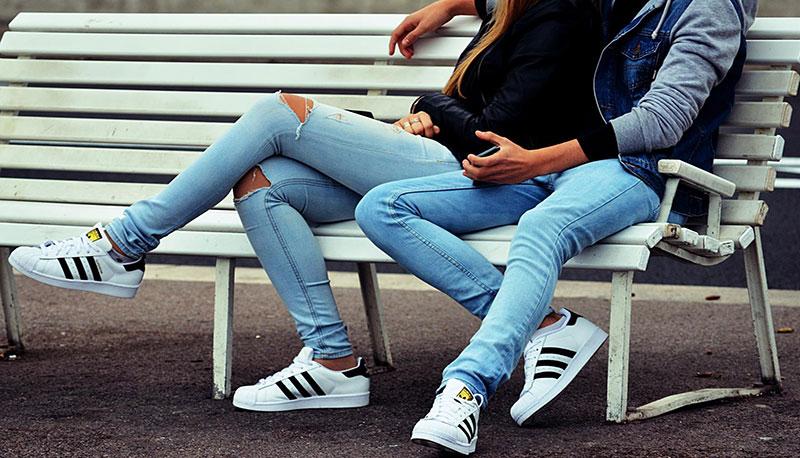 violenza sulle donne anche tra adolescenti schiaffi insulti gelosia vendetta