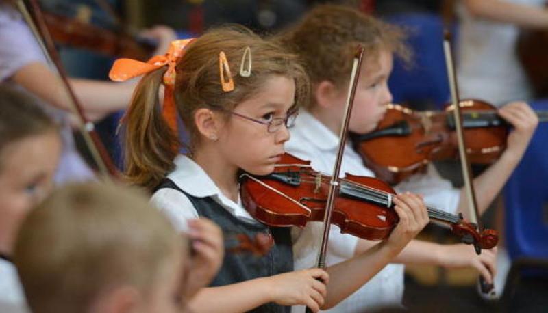 bambini elementari multati per il concerto musicale a scuola