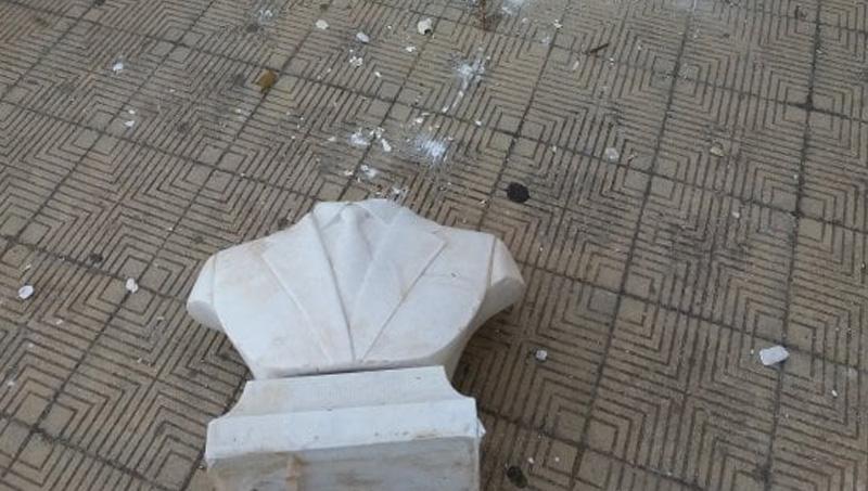 Staccata la testa del busto di Falcone a Palermo: che è successo?