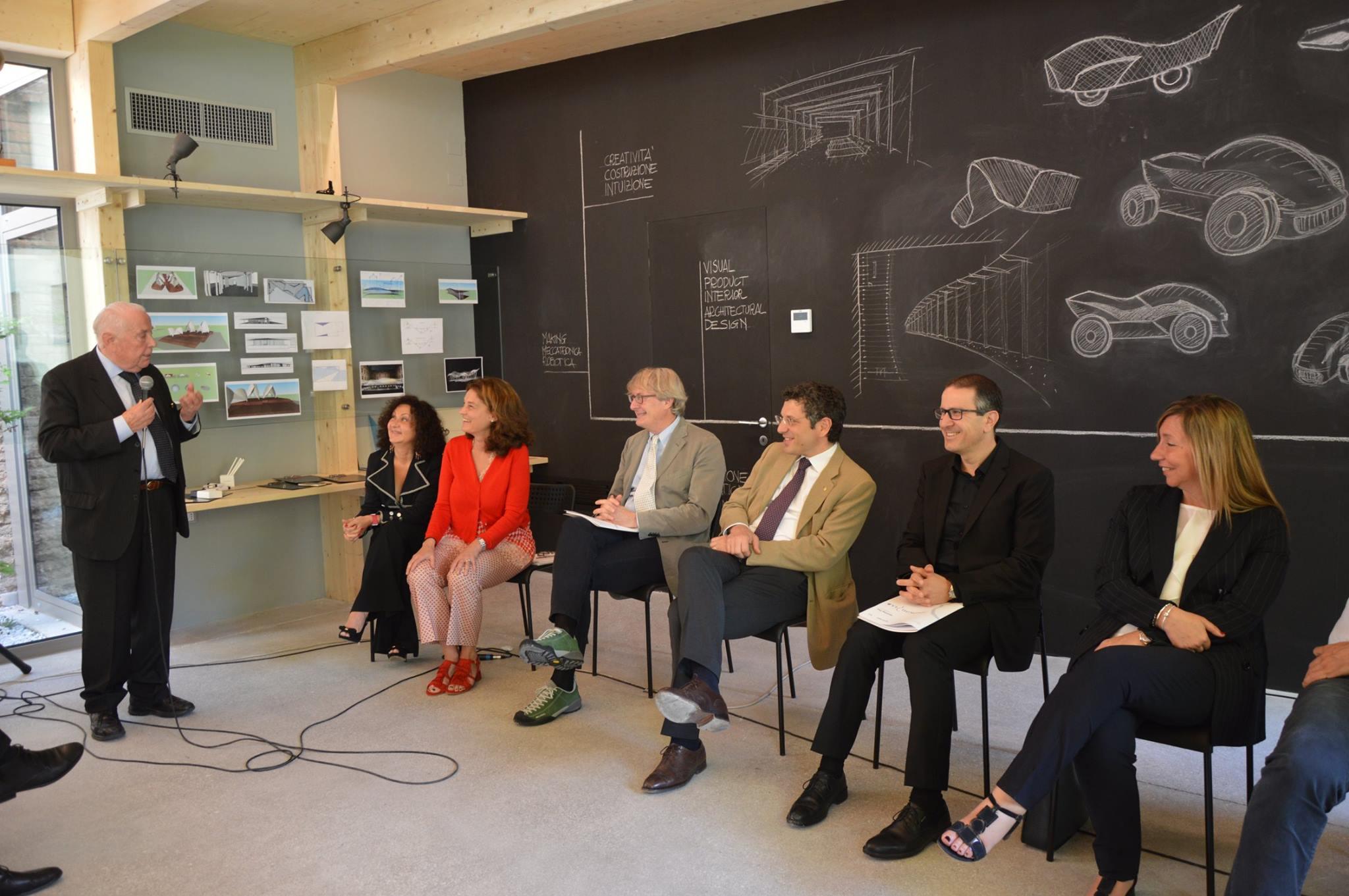 Robot e informatica a scuola: inaugurato Malpighi La.B articolo