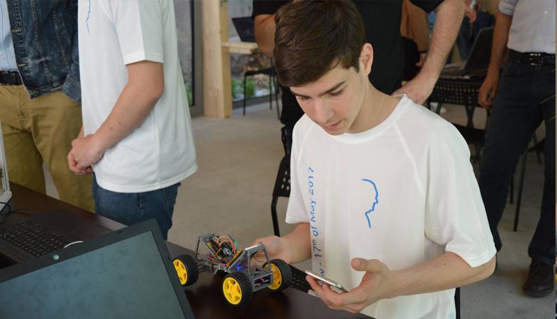 Malpighi La.B, inaugurato il laboratorio di robotica e informatica realizzato con gli studenti