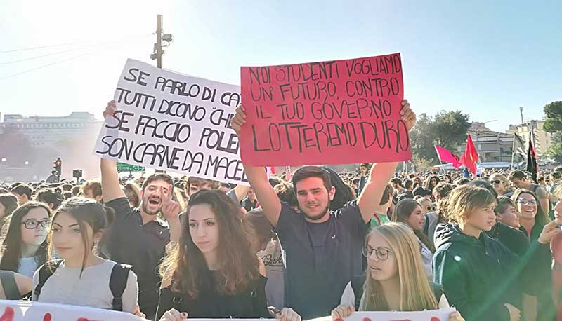 Manifestazione 13 ottobre, studenti in piazza: le ragioni della protesta articolo