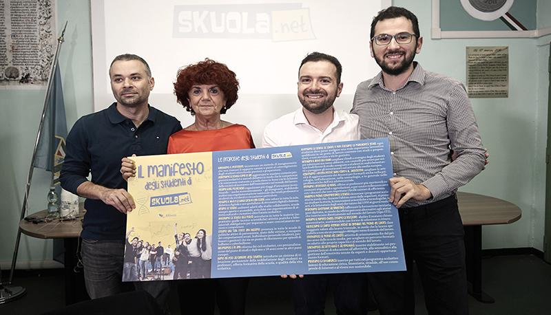 Ministra Fedeli ‘bacchetta’ i docenti anti-alternanza: “È scuola a tutti gli effetti”