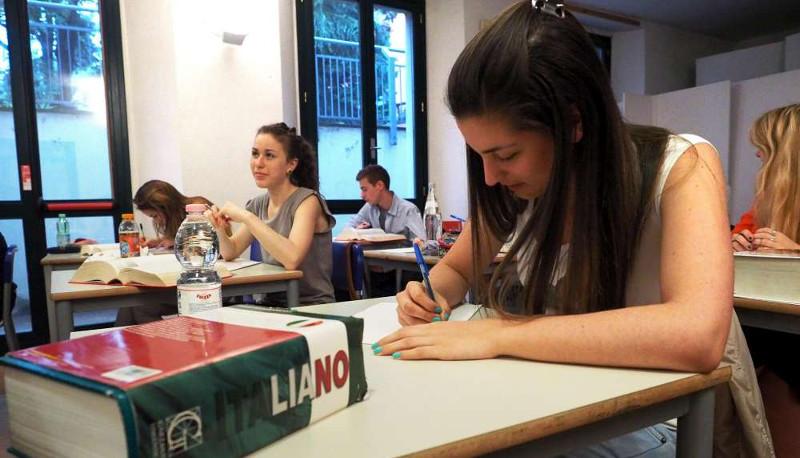 maturità tracce meno scelte maturandi tema storico analisi del testo saggio breve