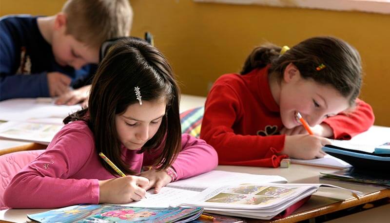 frasi con sostantivi abbinati a lontano