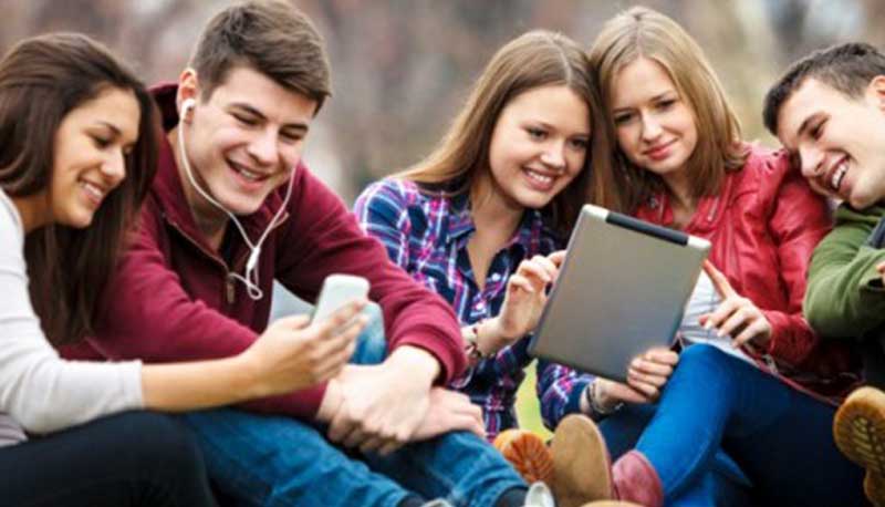 studenti sorridenti