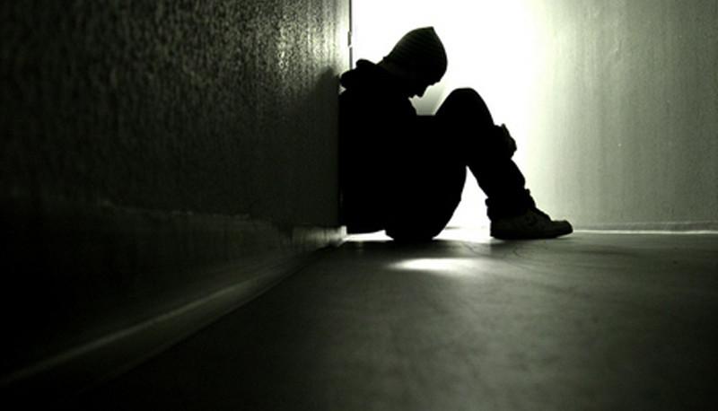 Chiede di andare in bagno e tenta il suicidio: 16enne in ospedale articolo