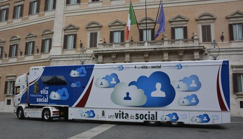 una vita da social polizia di stato cyberbullismo