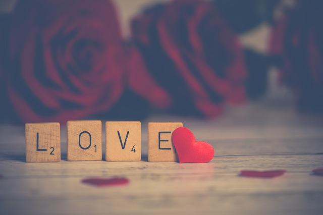 Regali di San Valentino per lei e per lui: 10 idee per stupire