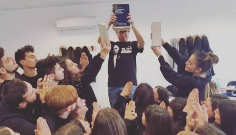 Greco esterno alla maturità, mai dal '98. Classico in lutto: tutti in nero sui social articolo