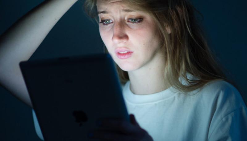 Sexting e cyberbullismo: 1 caso su 3 di bullismo in rete è di natura sessuale articolo