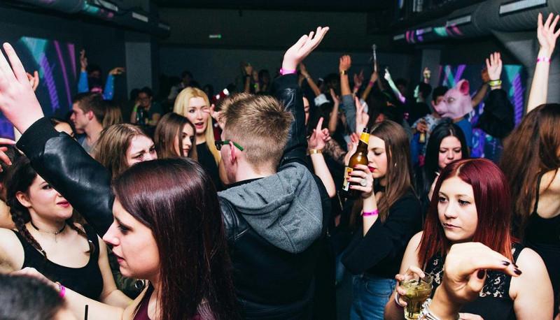 Alternanza scuola lavoro... in discoteca: si può, ecco dove articolo