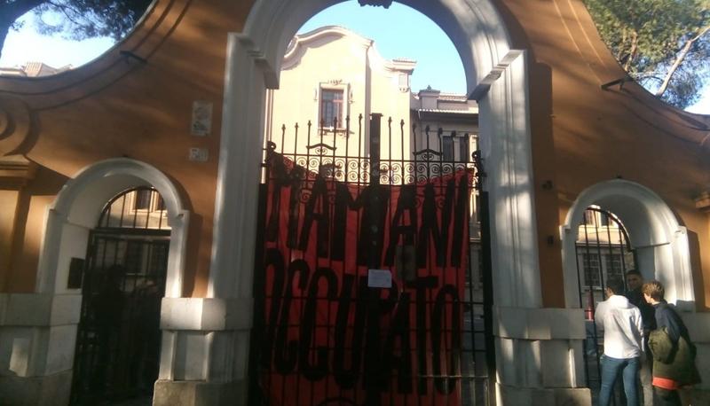 Occupazione a scuola, inizia il liceo Mamiani: come funziona e cosa si rischia articolo