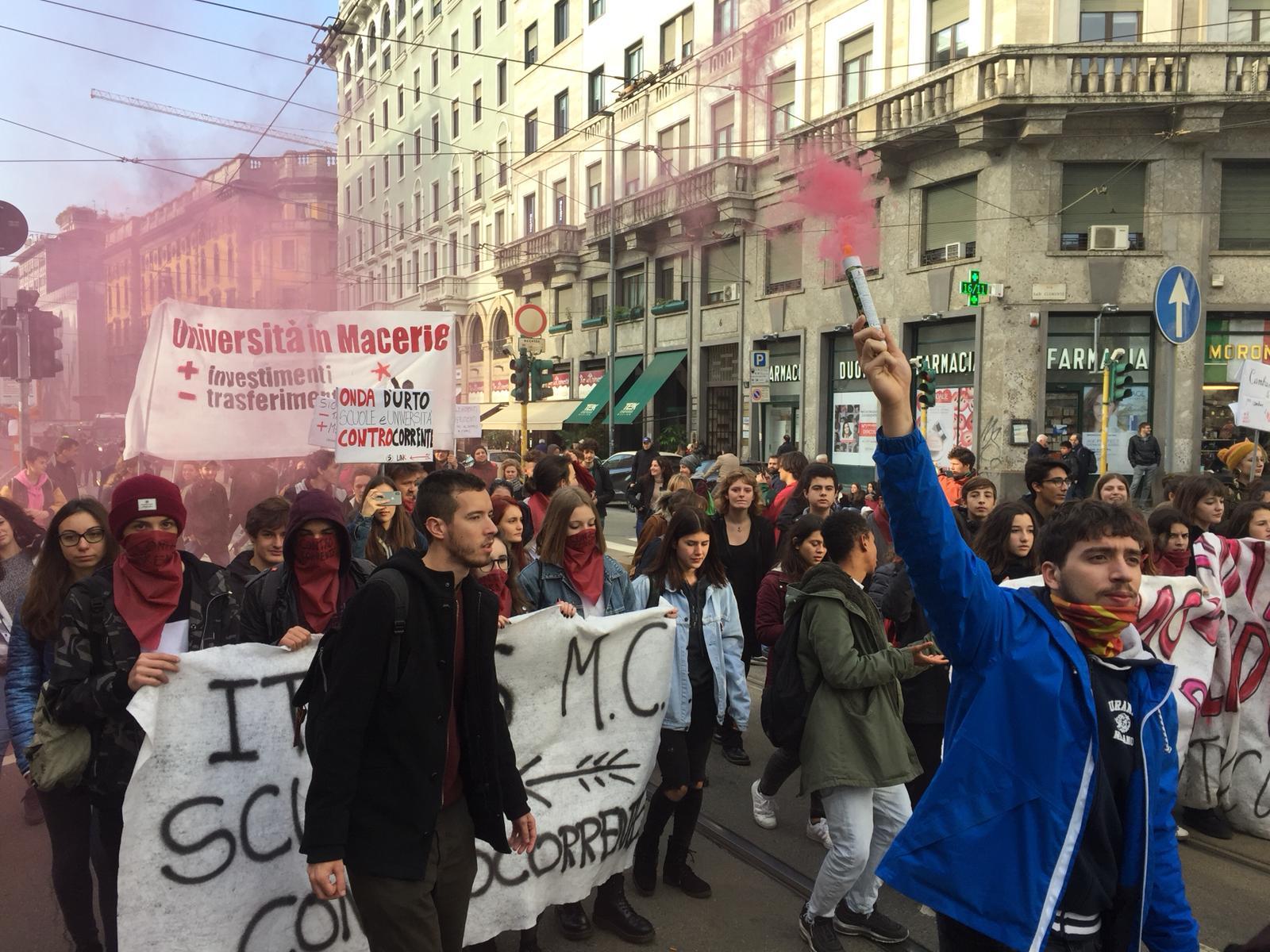 16 Novembre Sciopero E Manifestazione Studenti: Flash Mob, News E Foto ...