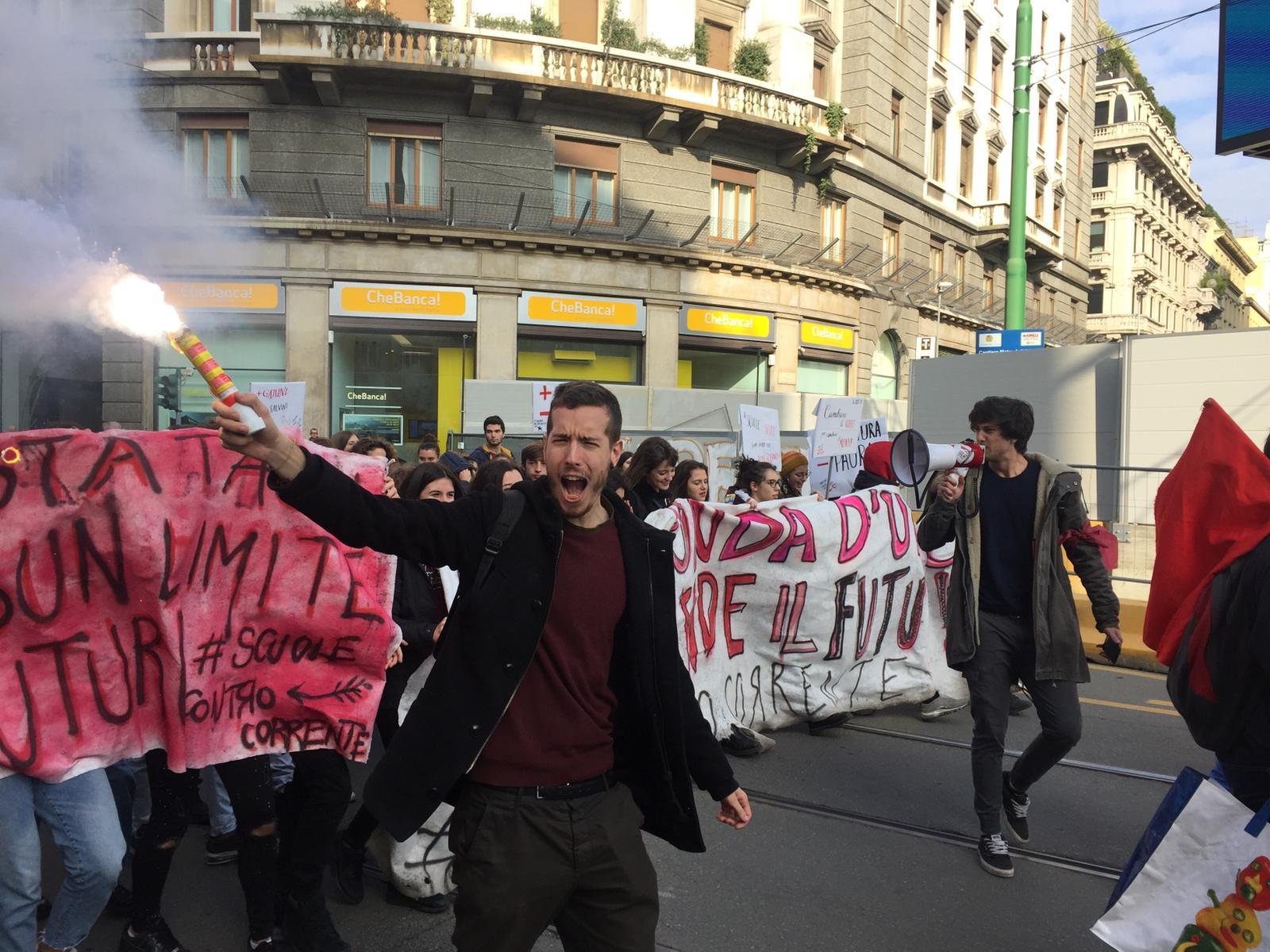 16 novembre sciopero e manifestazione studenti: flash mob, news e foto dalle piazze articolo