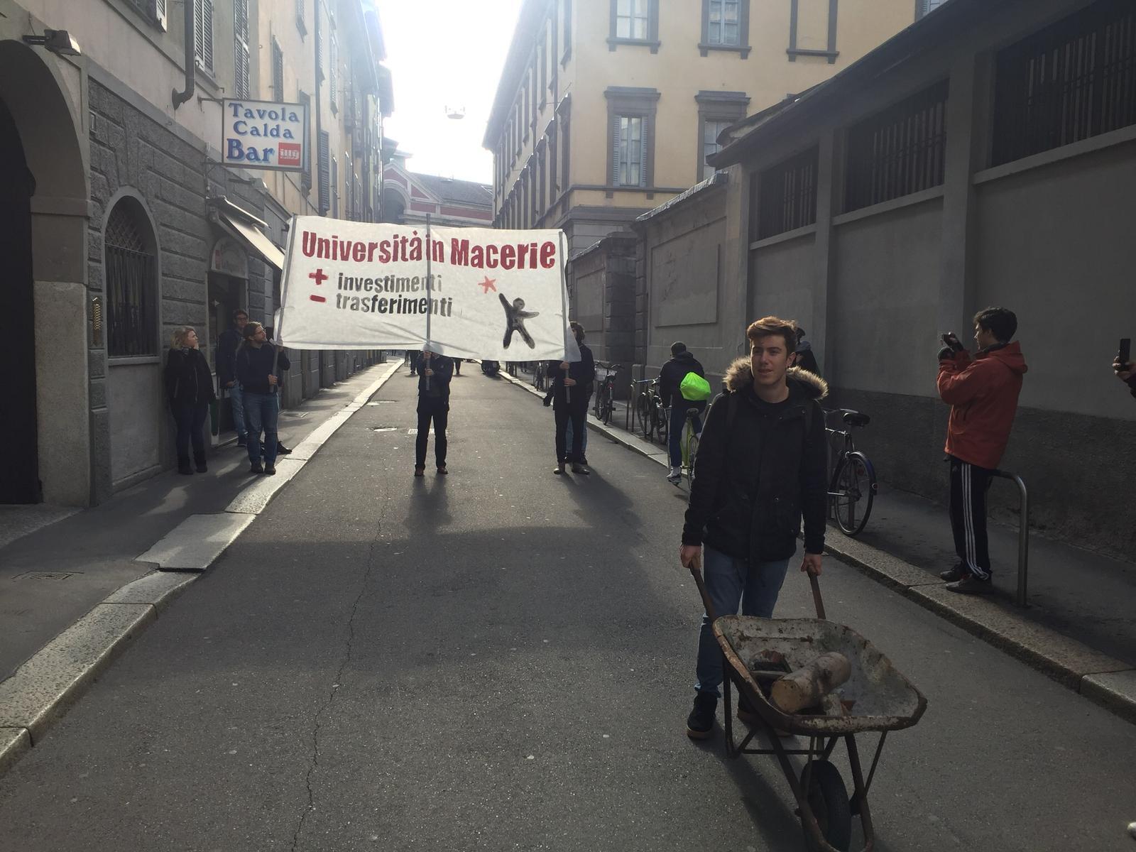 16 novembre sciopero e manifestazione studenti: flash mob, news e foto dalle piazze articolo