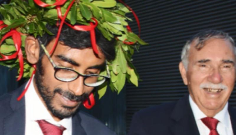 Da venditore di rose a medico: la favola del 27enne Ramon
