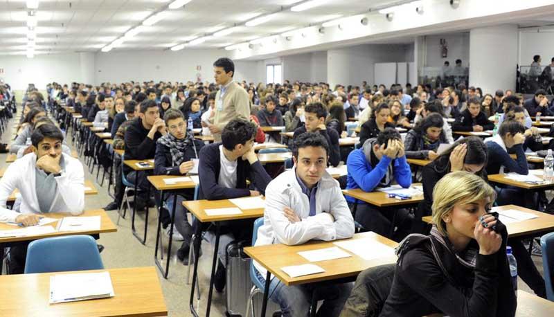 Abolizione numero chiuso a Medicina, studenti: no propaganda