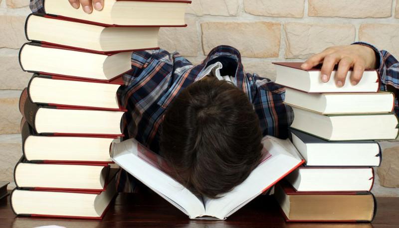 Universitari "incatenati" alla laurea: più di 1 su 3 mente per non deludere i genitori articolo